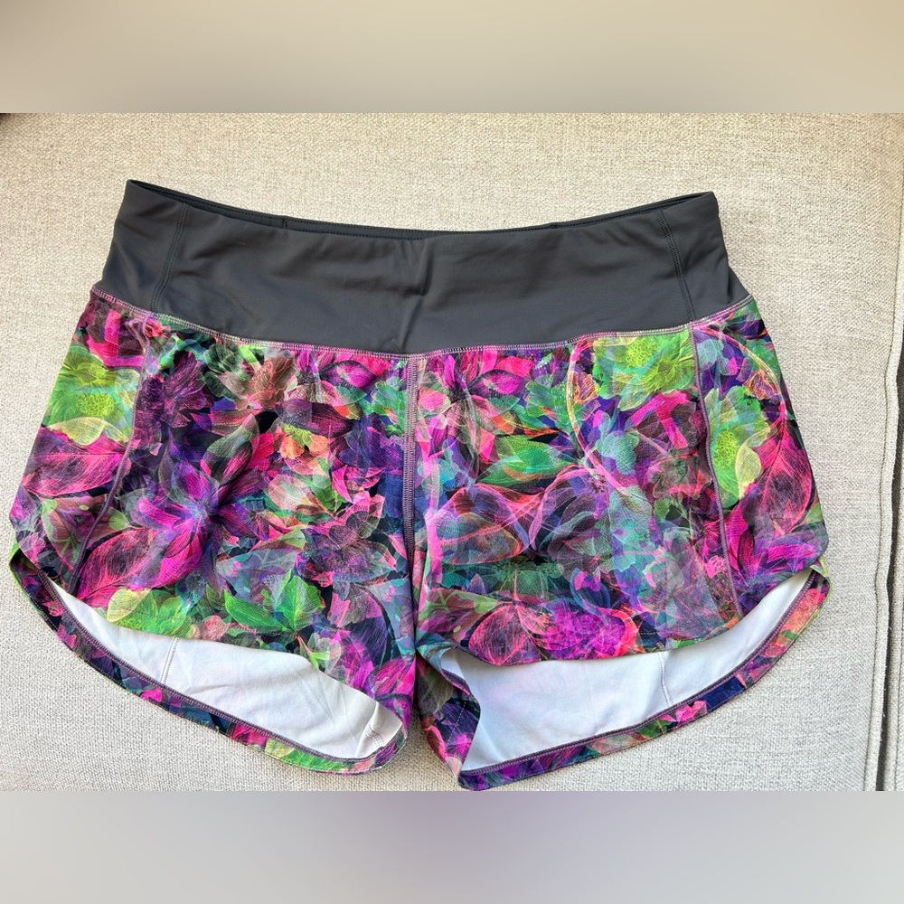 Lululemon Speed Up MR Short 4", Lined, Colorful Size 8
Running Athletic